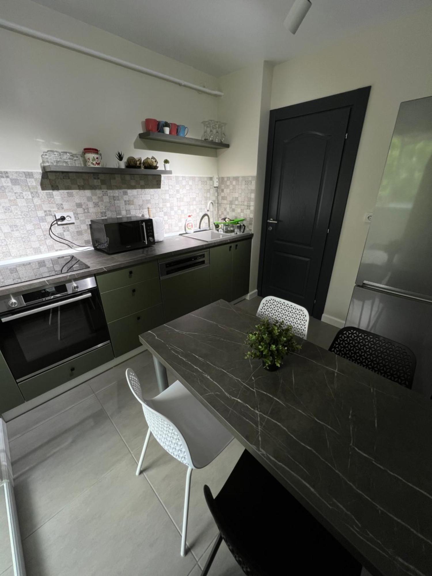 The Urban Hub 2 Apartman Jászvásár Kültér fotó